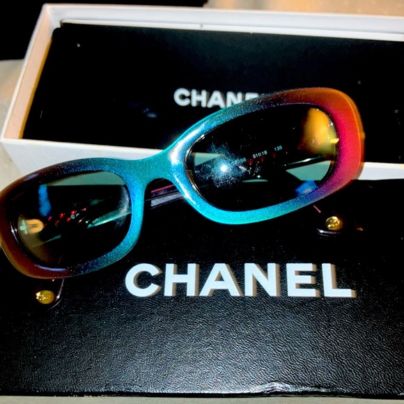Women’s Chanel sunglasses
